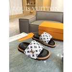 Louis Vuitton 2023 couple models embossed print