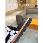 Louis Vuitton 2023 couple models embossed print
