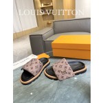 Louis Vuitton 2023 couple models embossed print