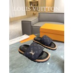 Louis Vuitton 2023 couple models embossed print