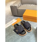 Louis Vuitton 2023 couple models embossed print