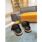 Louis Vuitton 2023 couple models embossed print