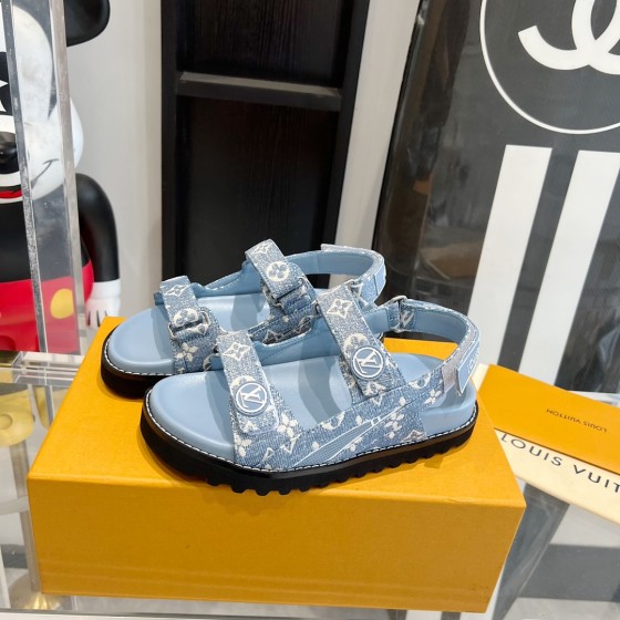 Louis Vuitton 2023 spring and summer beach sandals