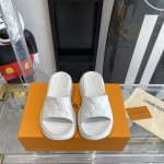 Louis Vuitton platform slippers Pool Pillow Comfort will enter the series