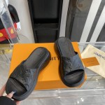 Louis Vuitton platform slippers Pool Pillow Comfort will enter the series