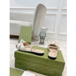 Gucci new buckle bow sandals