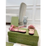 Gucci new buckle bow sandals