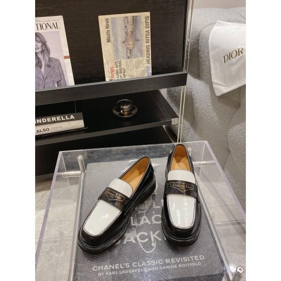 DIOR Early Spring 2023 New Loafers Black and White