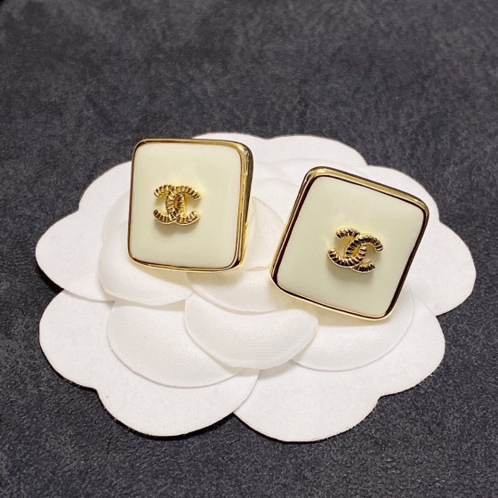 CHANEL🇫🇷Xiaoxiang Off-White Medieval Square Double C Stud Earrings