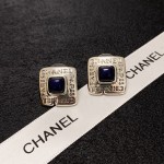 CHANEL🇫🇷Xiaoxiang Xiaoxiang double C letter Kangpeng series retro old middle-aged earrings