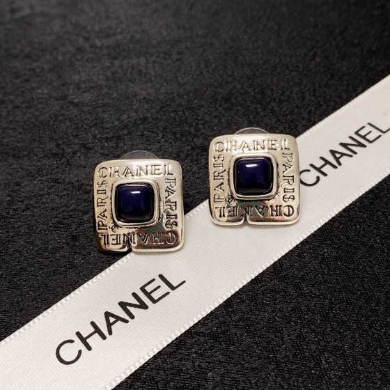 CHANEL🇫🇷Xiaoxiang Xiaoxiang double C letter Kangpeng series retro old middle-aged earrings