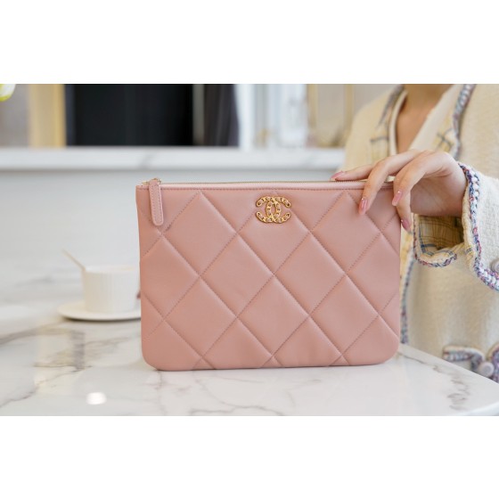𝗖𝗛𝗔𝗘𝗡𝗟✦ Classic 19 Series Imported Channel Special Lambskin🐑 Carry-on Clutch Peach Pink