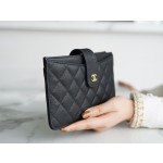 𝗖𝗛𝗔𝗘𝗡𝗟✦ Made of imported channel custom fine grain embossed calfskin 🐂 Classic 3-in-1 phone bag Black Gold