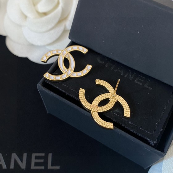 CHANEL🇫🇷Xiaoxiang medieval letter earrings