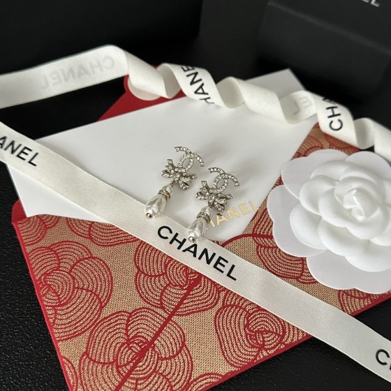 CHANEL🇫🇷Xiaoxiang middle-aged double C earrings