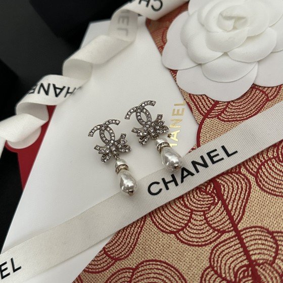 CHANEL🇫🇷Xiaoxiang middle-aged double C earrings