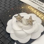 CHANEL🇫🇷Xiaoxiang Swarovski crystal diamond two-color five-pointed star letter earrings