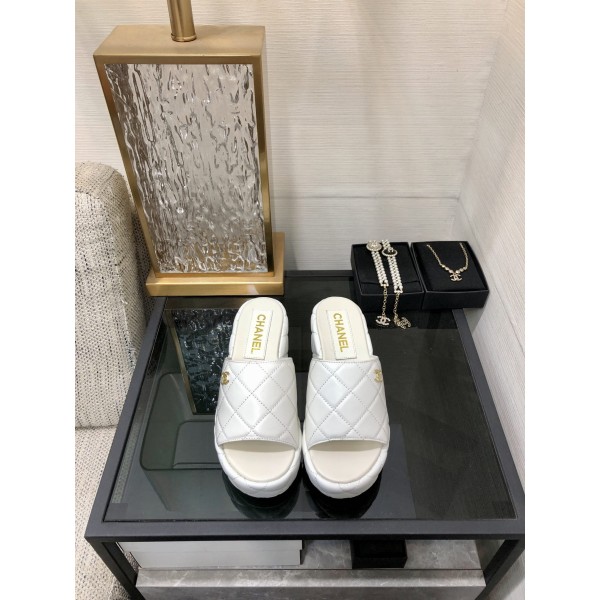 CHANEL 2022 early spring latest slope heel slippers fashionable and versatile series wear-resistant rubber outsole
