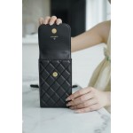 𝗖𝗛𝗔𝗘𝗡𝗟✦2021 𝗦𝘀 New for spring and summer Artificial pearls and calfskin body Pearl phone bag