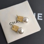 CHANEL🇫🇷Xiaoxiang Tassel Pearl Square Small Light Bulb Stud Earrings