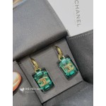 CHANEL🇫🇷Xiaoxiang emerald sugar cube letter earrings