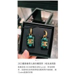 CHANEL🇫🇷Xiaoxiang emerald sugar cube letter earrings
