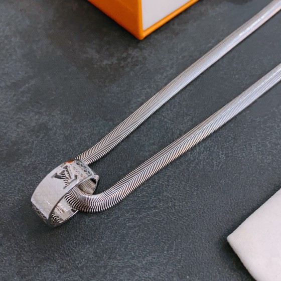 Louis Vuitton vintage silver necklace, couple's version, chain length 60 cm, changeable