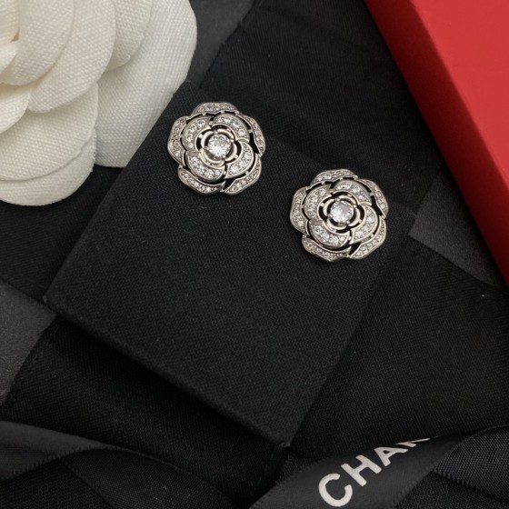 CHANEL🇫🇷Xiaoxiang camellia stud earrings earrings jewelry