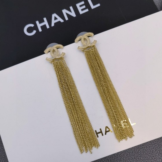 CHANEL🇫🇷Xiaoxiang carved tassel chain letter pearl earrings earrings