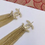 CHANEL🇫🇷Xiaoxiang carved tassel chain letter pearl earrings earrings