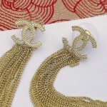 CHANEL🇫🇷Xiaoxiang carved tassel chain letter pearl earrings earrings