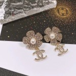 CHANEL🇫🇷Xiaoxiang Camellia Pearl Alphabet Earrings