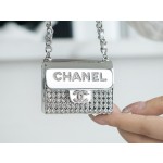 𝗖𝗛𝗔𝗘𝗡𝗟✦ Flowing rhinestone 𝟮𝟮𝗣 rhinestone metal necklace bag