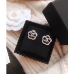 CHANEL🇫🇷Xiaoxiang three-dimensional hollow camellia stud earrings