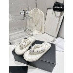 CHANEL summer new bread flip-flops clip toe flip-flops beach sandals