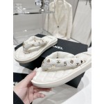 CHANEL summer new bread flip-flops clip toe flip-flops beach sandals