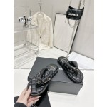 CHANEL summer new bread flip-flops clip toe flip-flops beach sandals