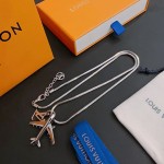 Louis Vuitton vintage silver necklace, couple's version, chain length 60 cm, changeable