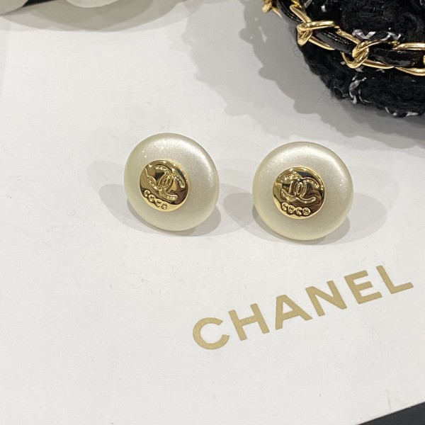CHANEL🇫🇷Xiaoxiang Swarovski Alphabet Round Pearl Earrings