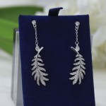 CHANEL🇫🇷Xiaoxiang Hollow Feather Stud Earrings Full Diamond Version Silver Needle