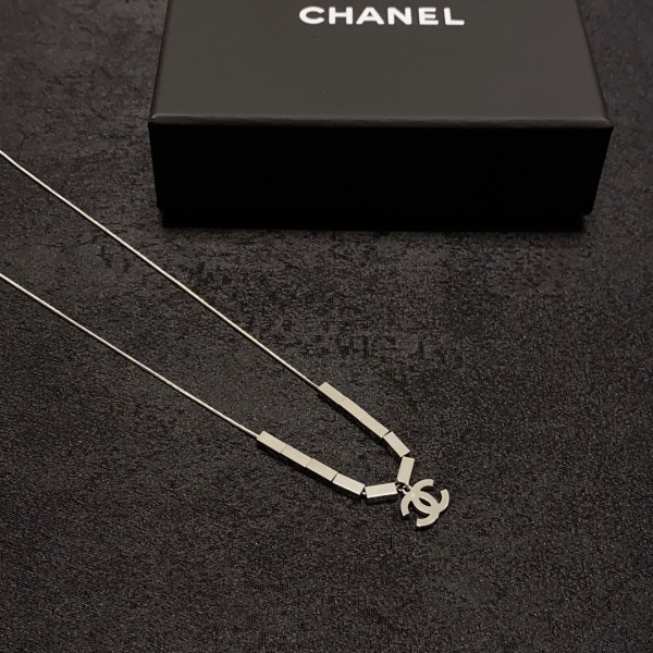 CHANEL🇫🇷Xiaoxiang Double C Silver Pendant Necklace