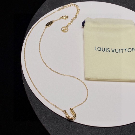 Louis Vuitton Early Spring 2023 Vintage LV monogram U necklace