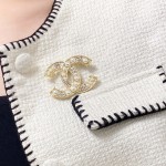 CHANEL🇫🇷Chanel diamond and pearl with Chanel brooch