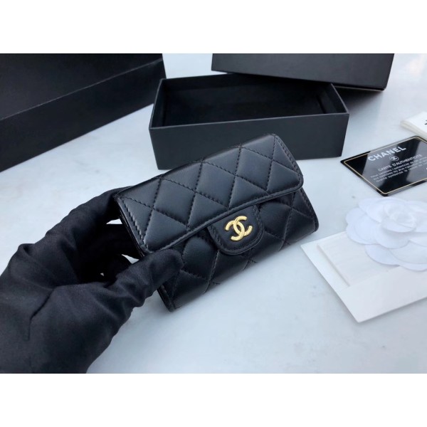 𝗖𝗛𝗔𝗘𝗡𝗟✦ 𝗖𝗹𝗮𝘀𝗶𝗰 𝗙𝗹𝗮𝗽 Made of "GR" first-class lambskin Classic card holder ••Black gold