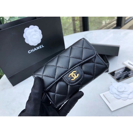 𝗖𝗛𝗔𝗘𝗡𝗟✦ 𝗖𝗹𝗮𝘀𝗶𝗰 𝗙𝗹𝗮𝗽 Made of "GR" first-class lambskin Classic card holder ••Black gold
