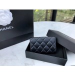 𝗖𝗛𝗔𝗘𝗡𝗟✦ 𝗖𝗹𝗮𝘀𝗶𝗰 𝗙𝗹𝗮𝗽 Made of "GR" first-class lambskin Classic card holder ••Black gold