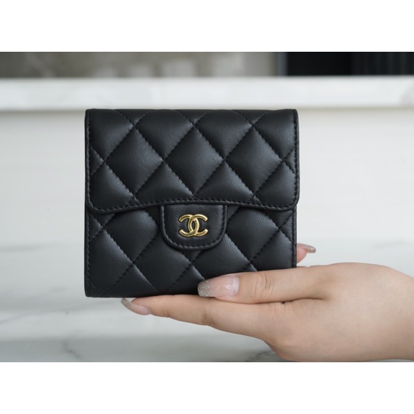 𝗖𝗛𝗔𝗘𝗡𝗟✦ 𝗖𝗹𝗮𝘀𝗶𝗰 𝗙𝗹𝗮𝗽 Italy 🇮🇹 import "GR" original imperial lambskin 🐑 classic trifold wallet black sheep gold