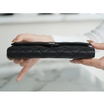 𝗖𝗛𝗔𝗘𝗡𝗟✦ 𝗖𝗹𝗮𝘀𝗶𝗰 𝗙𝗹𝗮𝗽 Using Italian 🇮🇹 import "𝗚𝗥" original lambskin 🐑 classic two fold long clip black cow silver