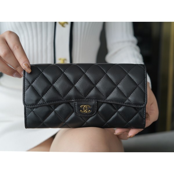 𝗖𝗛𝗔𝗘𝗡𝗟✦ 𝗖𝗹𝗮𝘀𝗶𝗰 𝗙𝗹𝗮𝗽 Using Italian 🇮🇹 import "𝗚𝗥" original lambskin 🐑 classic two-fold long clip black cow gold
