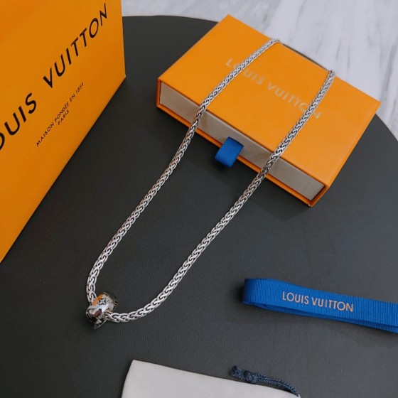 Louis Vuitton vintage silver necklace, couple's version, chain length 60 cm, changeable